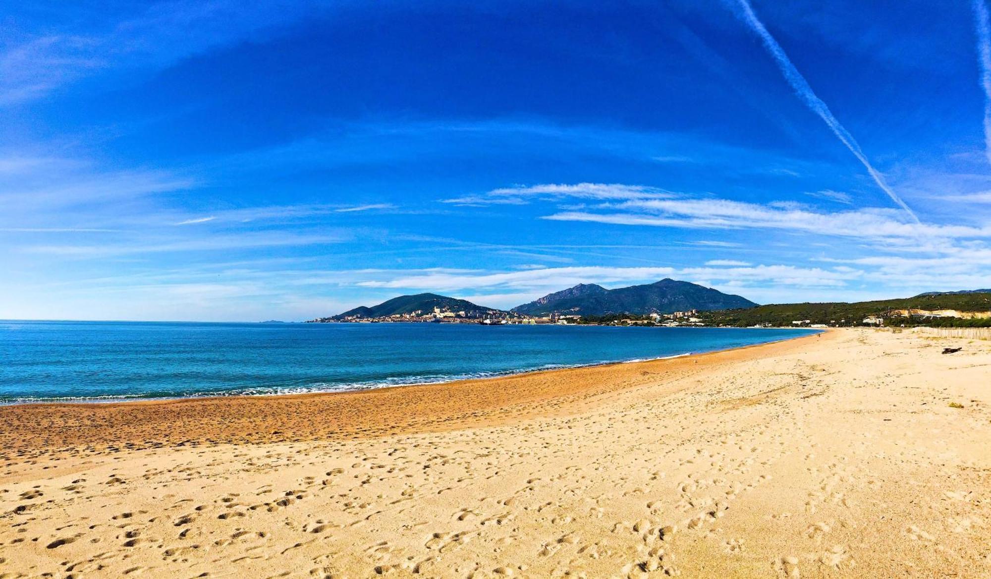 Ajaccio : Superbe Dans Neuve Ajaccio (Corsica)